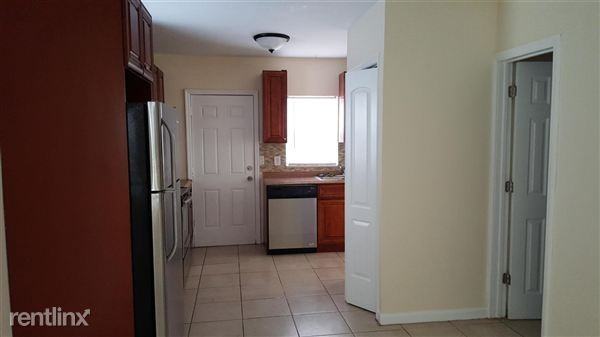 302 S C St - Photo 2 of 4