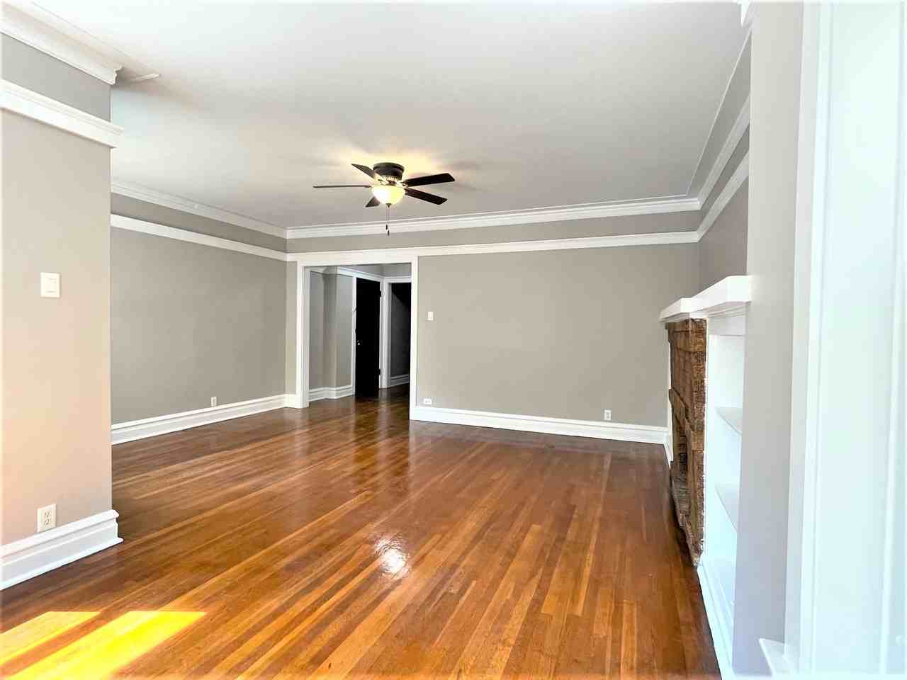 1452 W Winnemac Ave #1452-3 - Photo 2 of 32