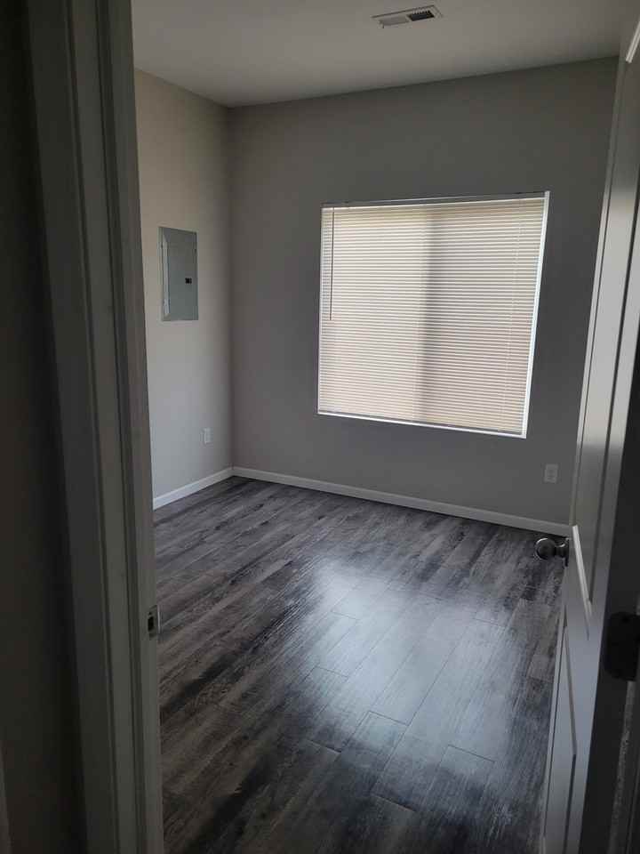1305 N Azena St #1305 - Photo 4 of 9