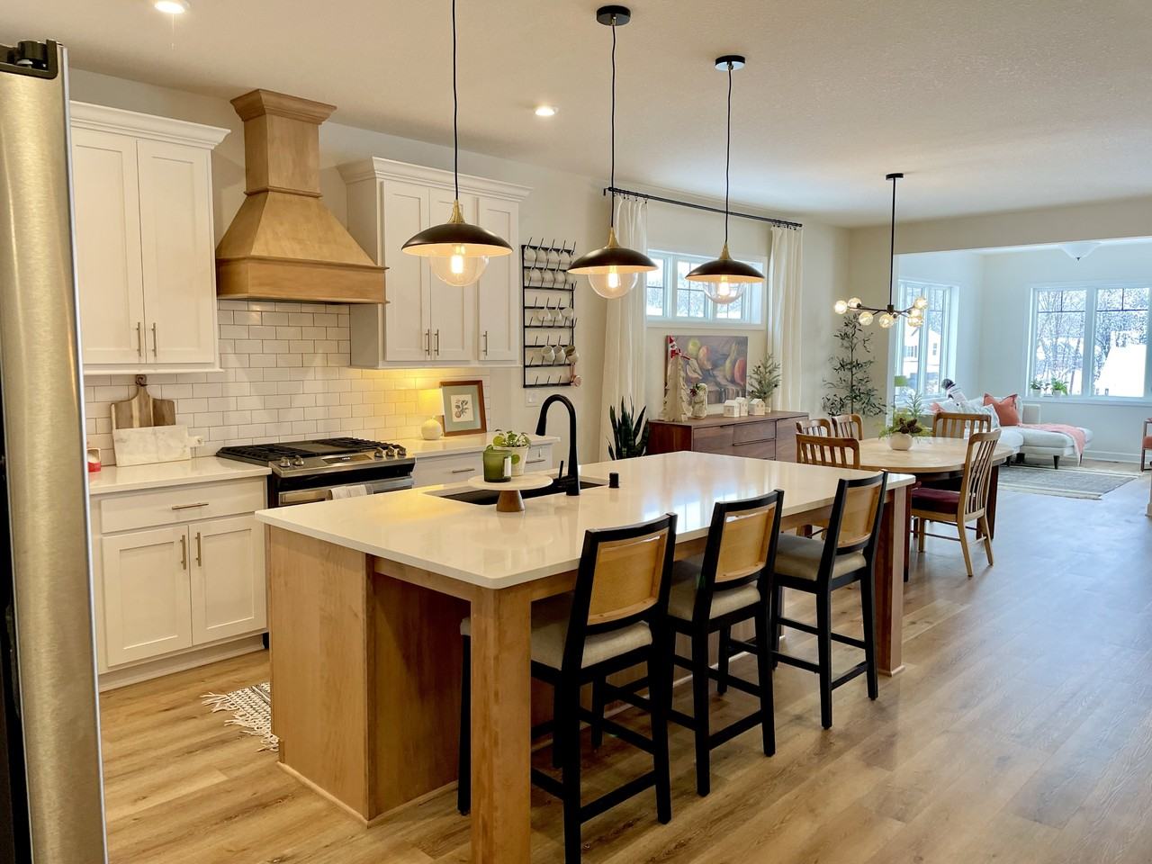 4216 Woodland Cove Pkwy #NA - Photo 3 of 28