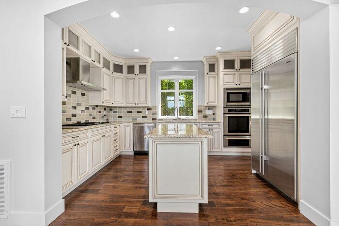 215 Nw 60th St - Photo 2 of 50