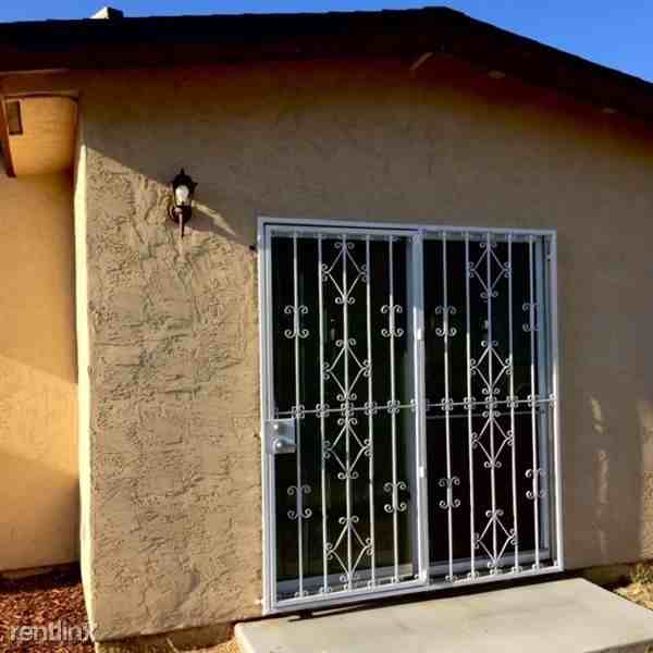 4047 Nordica Ave - Photo 3 of 17