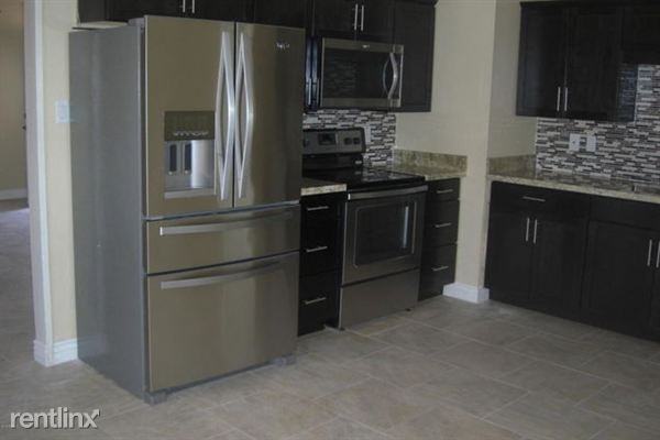 5402 S 48th St - Photo 2 of 16