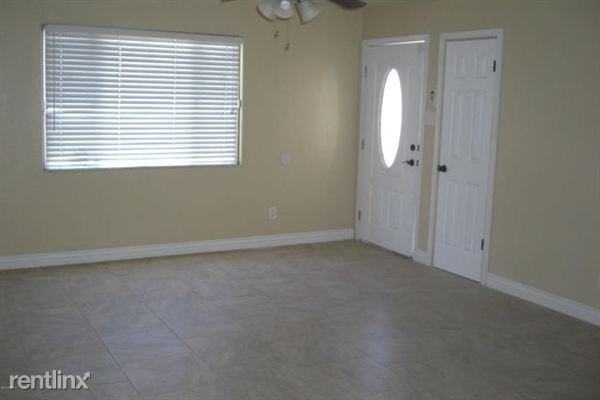 5402 S 48th St - Photo 3 of 16