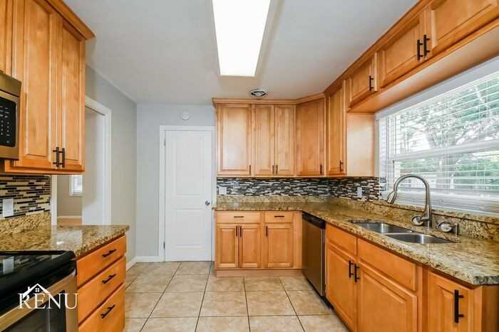 2935 Woodland Hills Ave - Photo 2 of 17