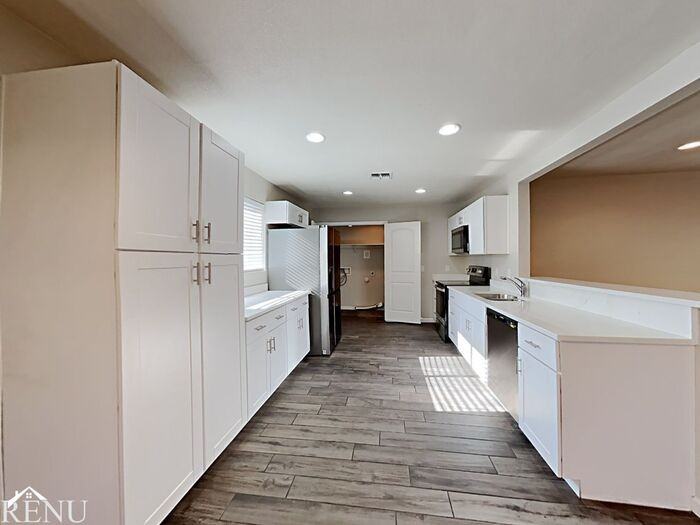 2910 W Orchid Ln - Photo 2 of 18