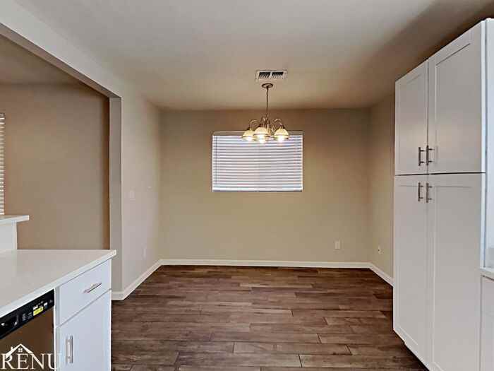 2910 W Orchid Ln - Photo 3 of 18