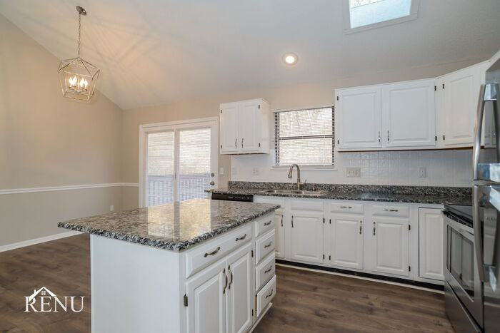 10402 Nw 57th Ter - Photo 3 of 17