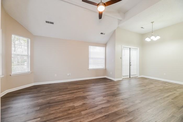 102 Fern Ct - Photo 3 of 11