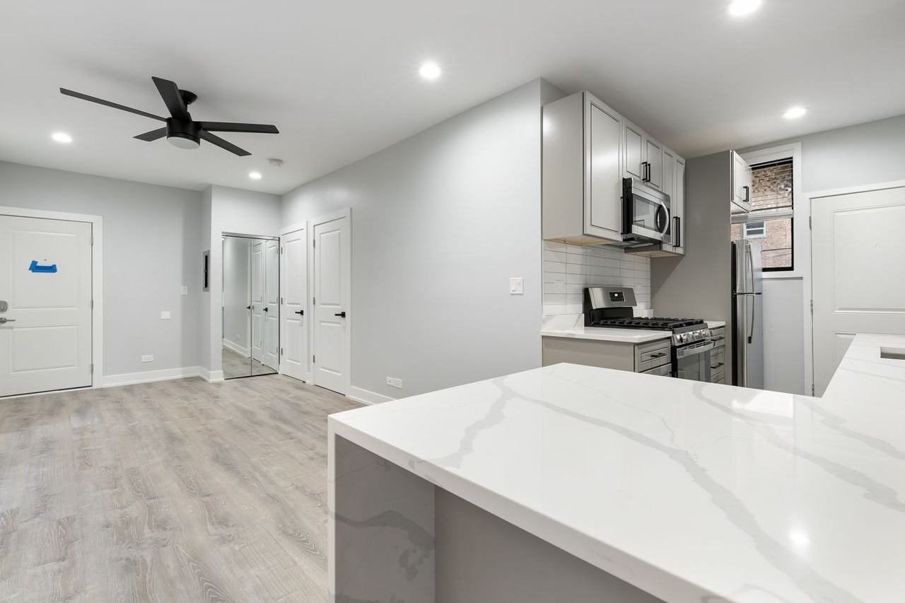 7736-42 N Eastlake Terrace - Photo 3 of 30