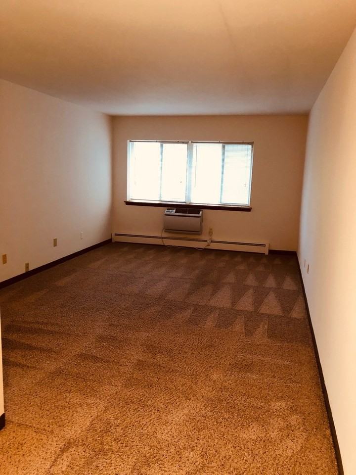 Carriage Court - Photo 4 of 35