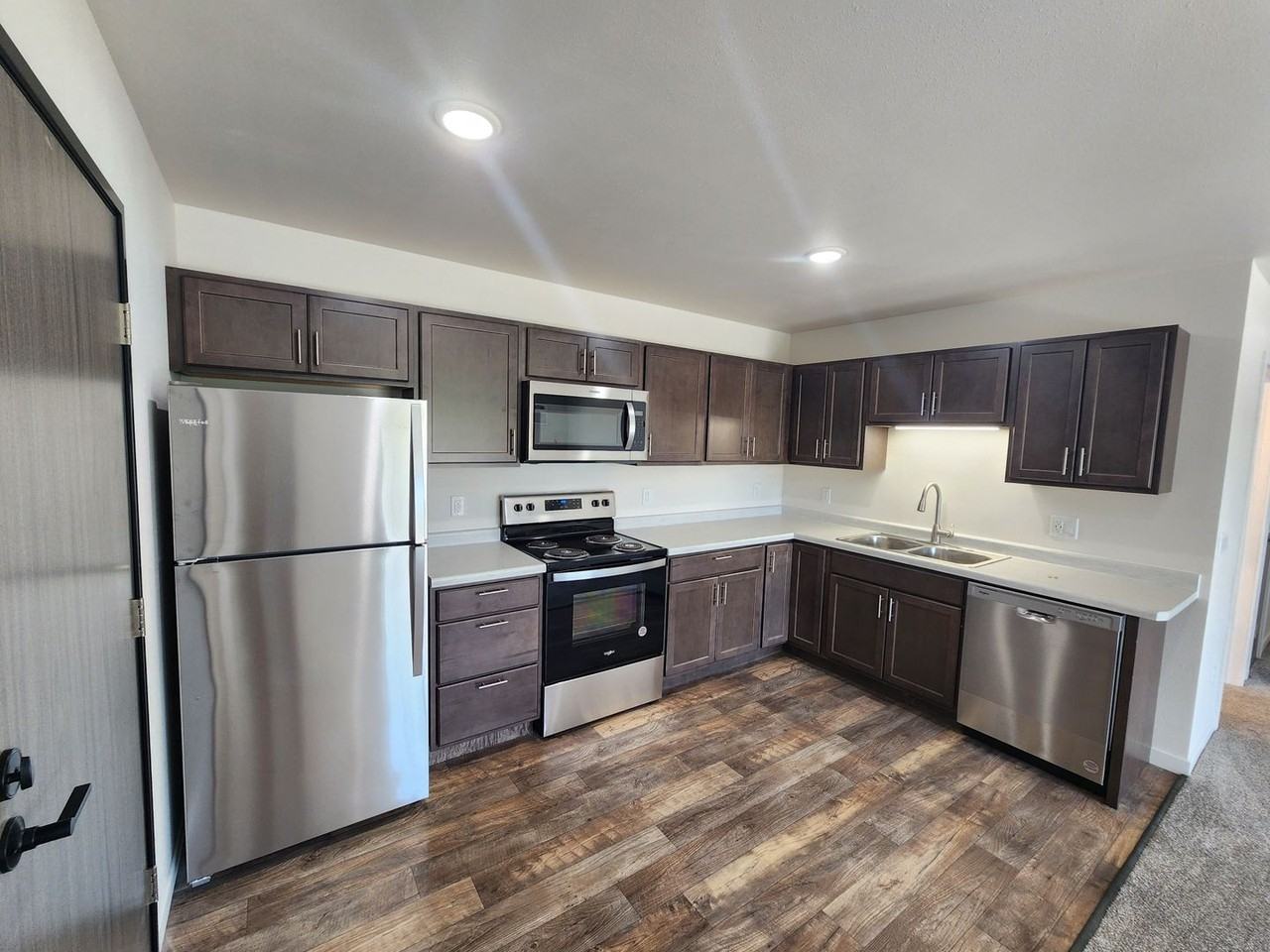 Plaza View Apartments - Photo 6 of 13