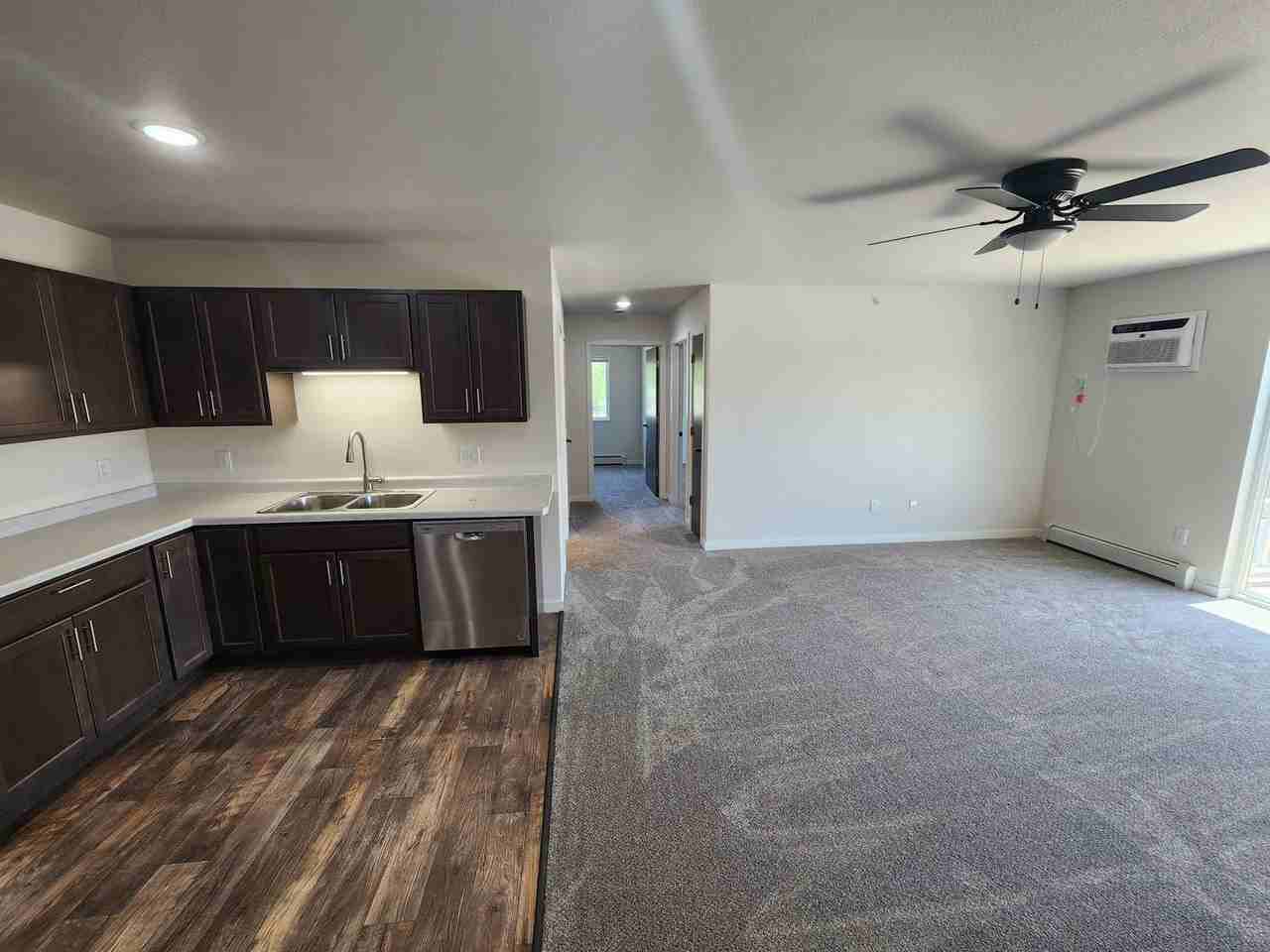 Plaza View Apartments - Photo 7 of 13