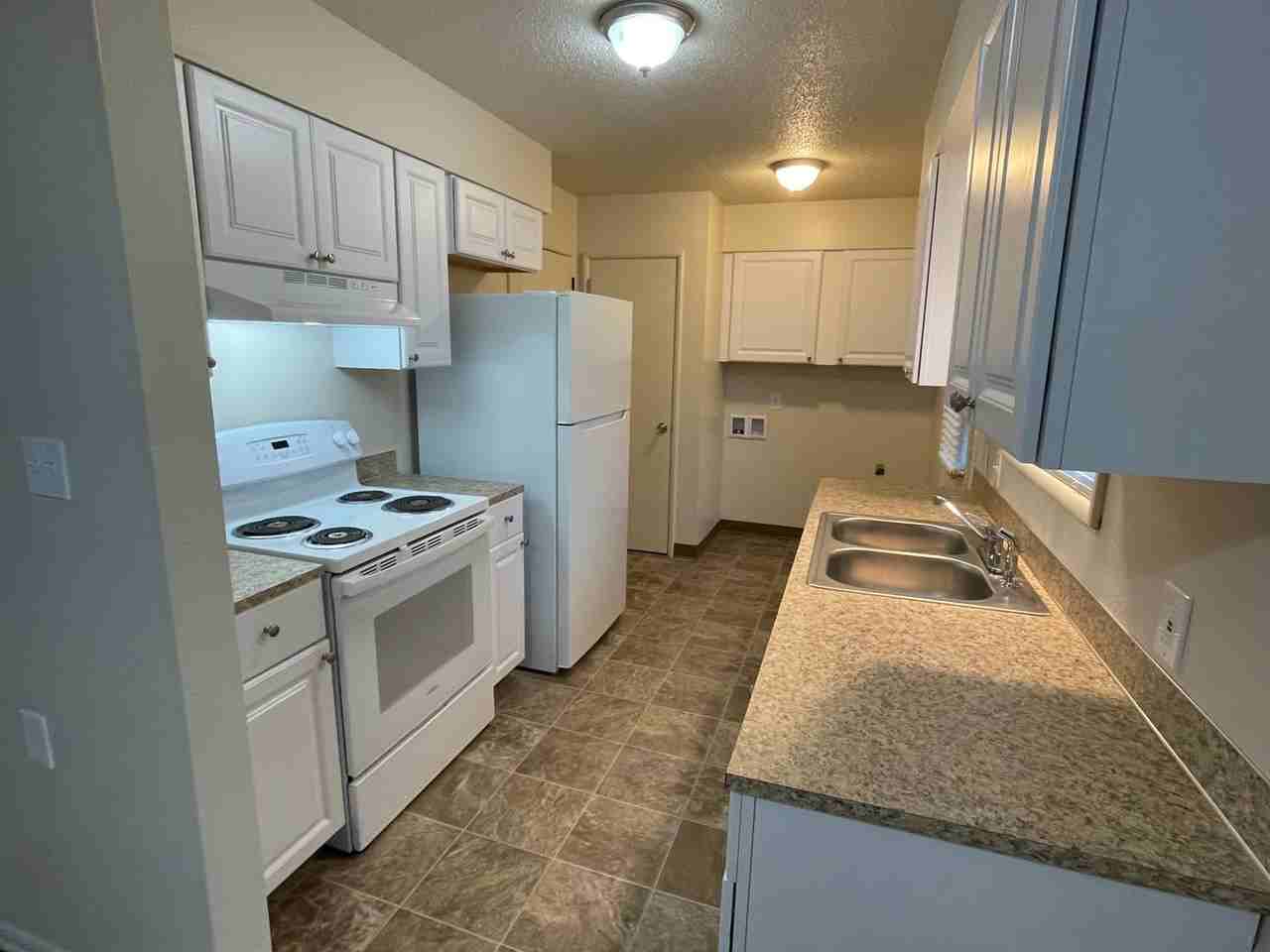 094-Holly Duplexes - Photo 2 of 26