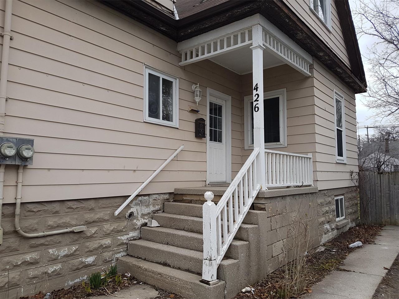 426 Davis St Main Fl - Photo 2 of 14