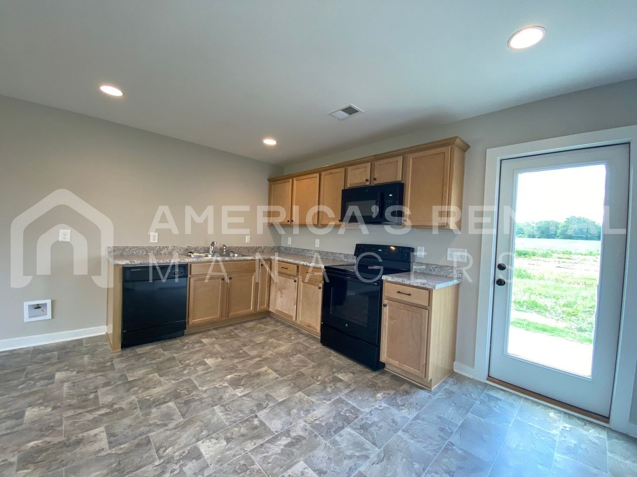 144 Sunlight Cir - Photo 7 of 20