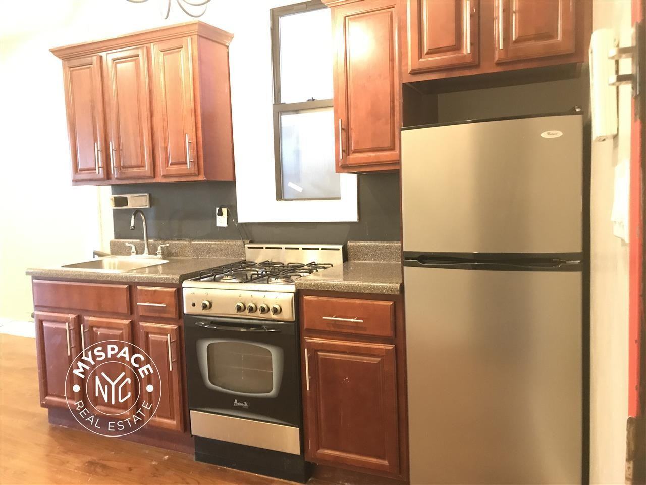 75 Jefferson St #3f - Photo 2 of 8