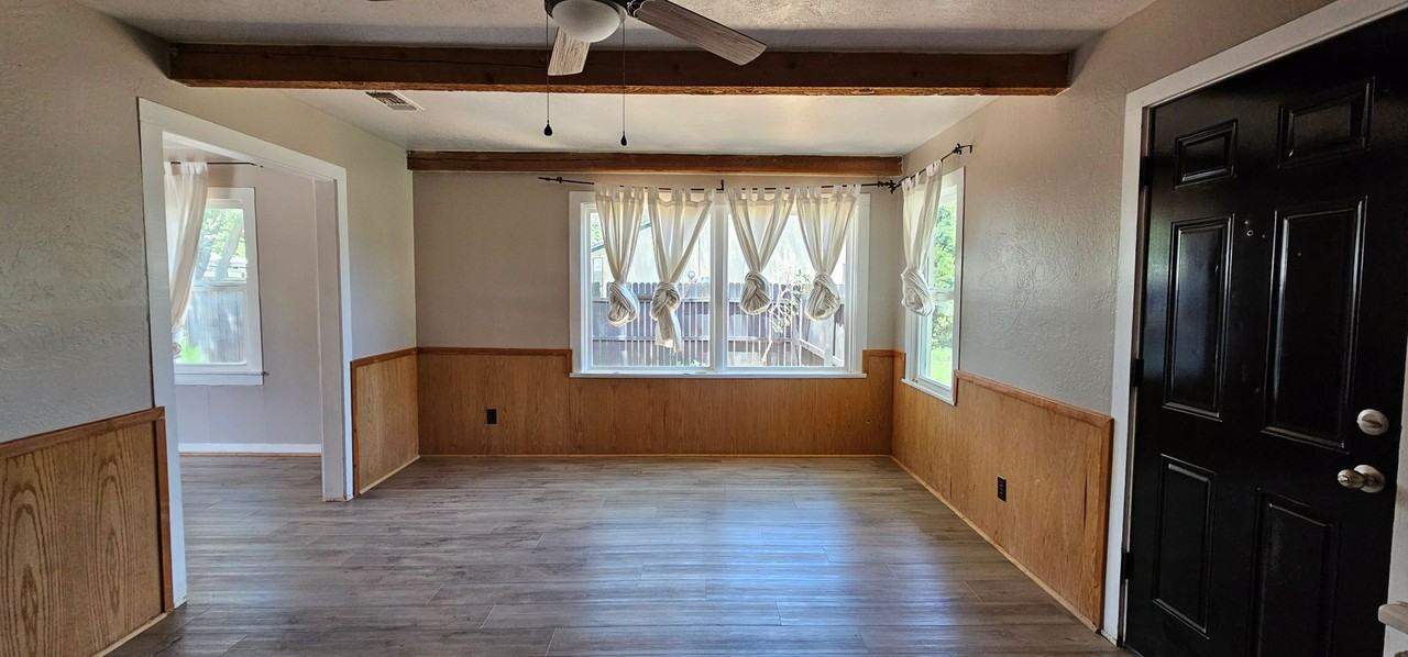 1404 S Avenue I - Photo 4 of 13