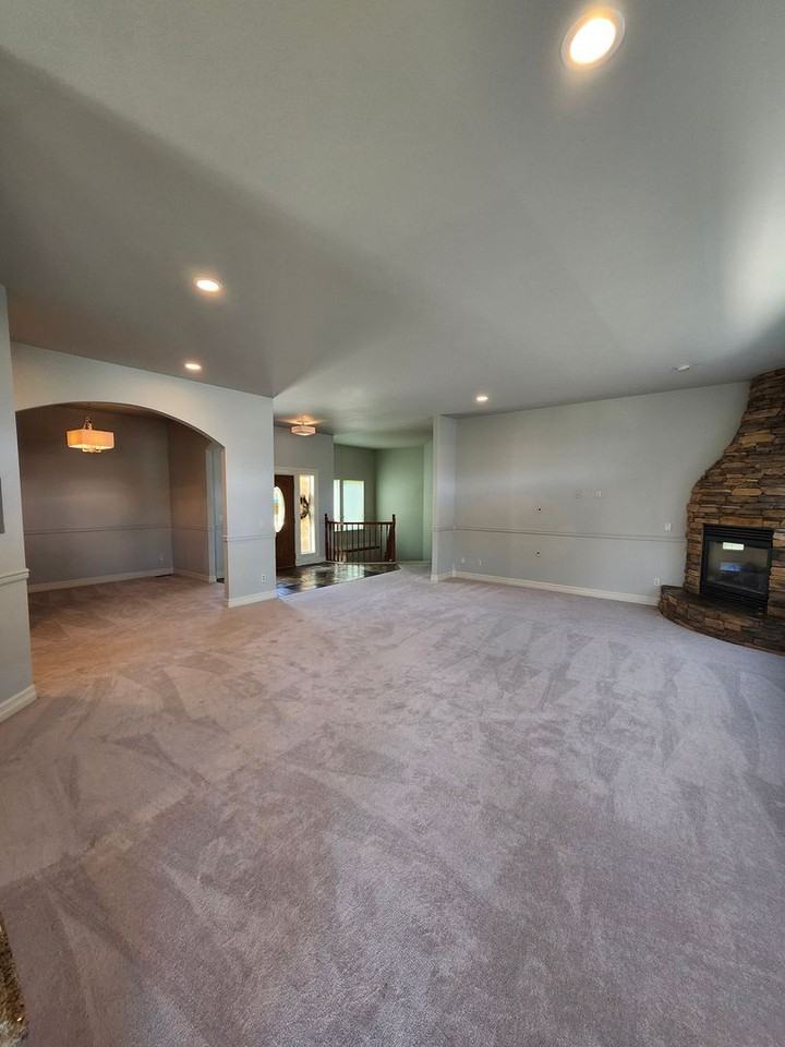 718 Briarwood Dr - Photo 6 of 30