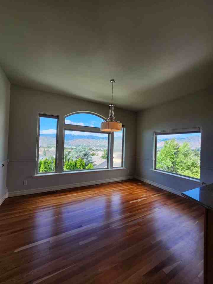 718 Briarwood Dr - Photo 4 of 30