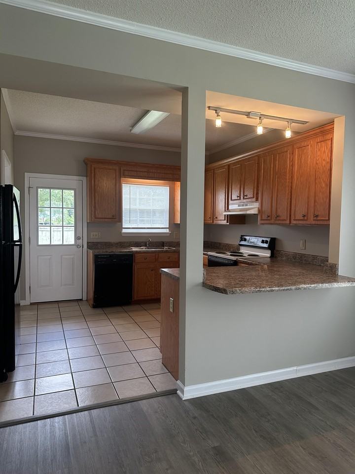 1621 Love Avenue - Villa 10 #10 - Photo 4 of 8