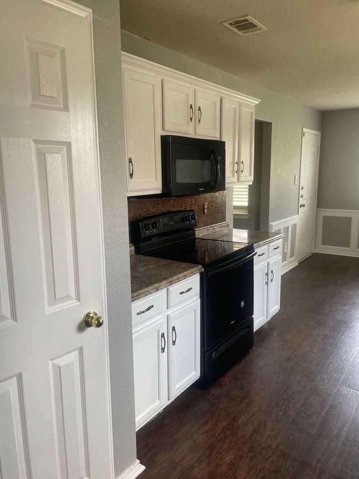 1705 Grey Fox Trl - Photo 2 of 21