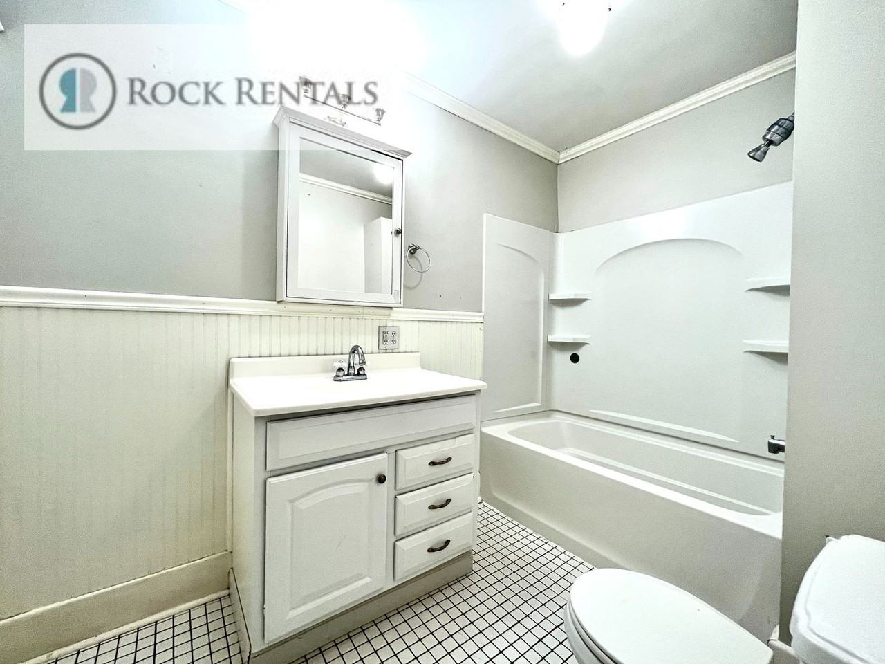 715 E 6th Ave - Photo 3 of 10