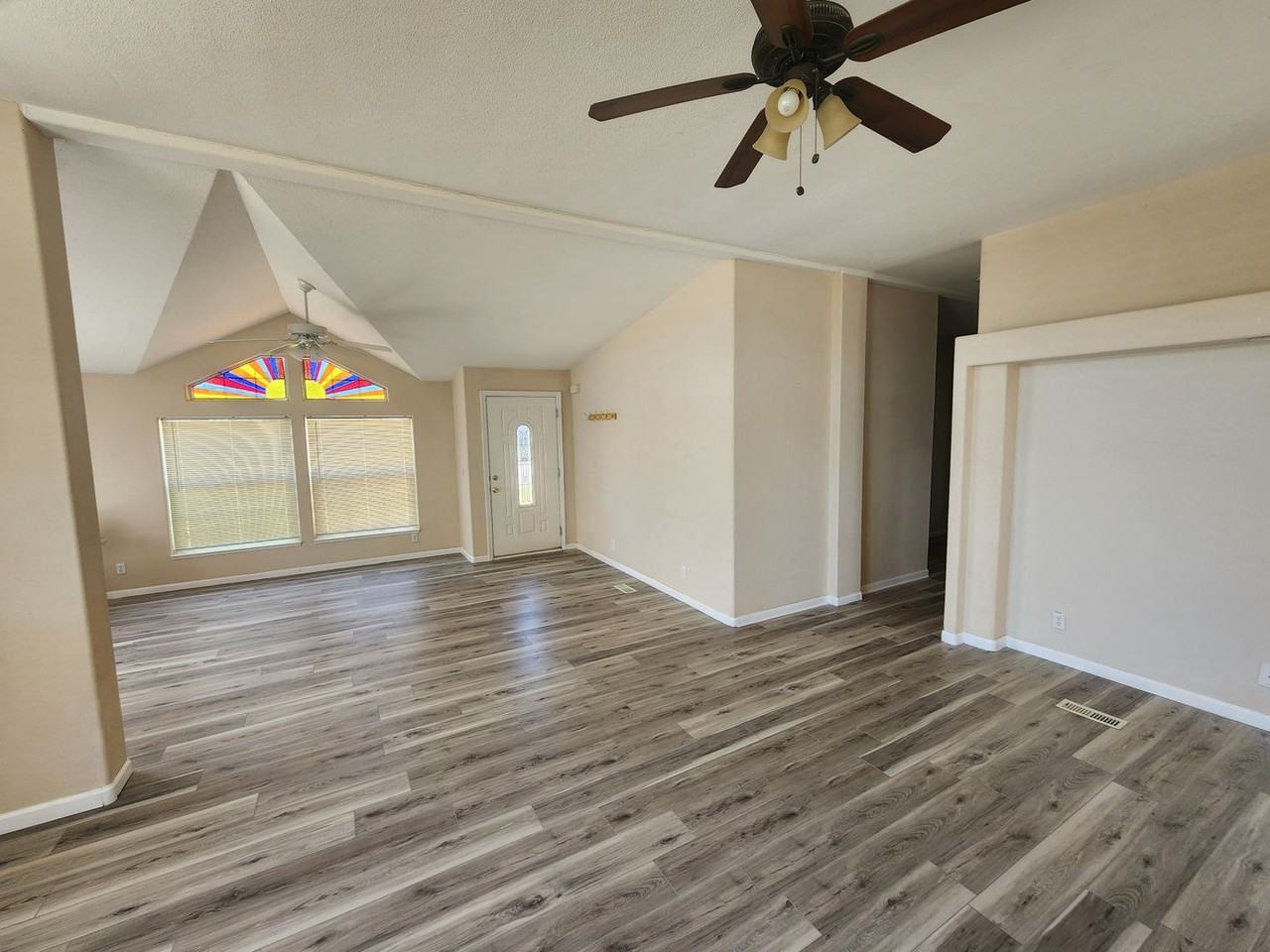 28 Smoke Tree Ln - Photo 3 of 25