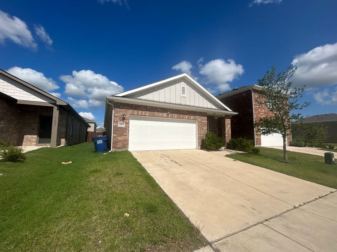 1805 Chapel Hill Rd - Photo 2 of 16