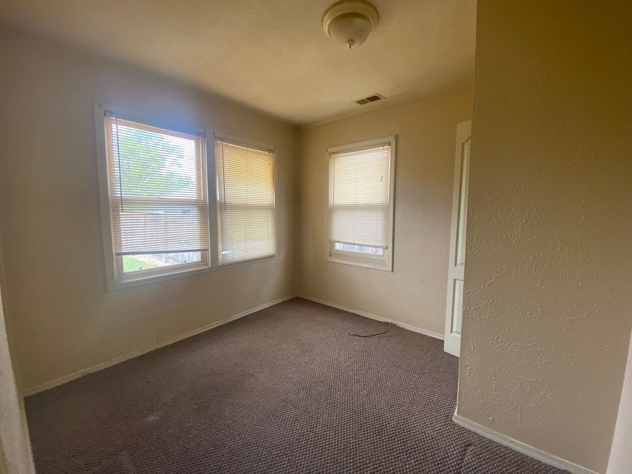 817 Detroit Ave - Photo 3 of 5