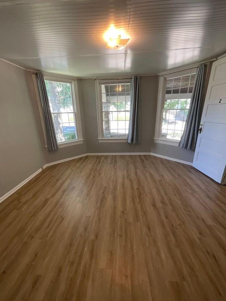 308 E 7th St - Photo 2 of 50