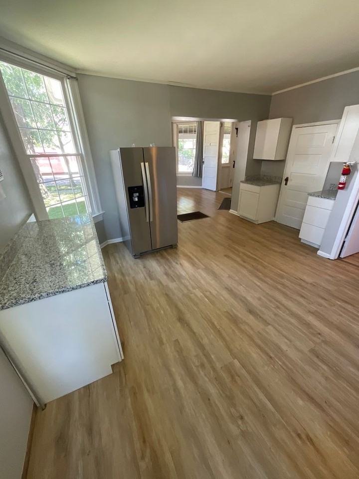 308 E 7th St - Photo 4 of 50