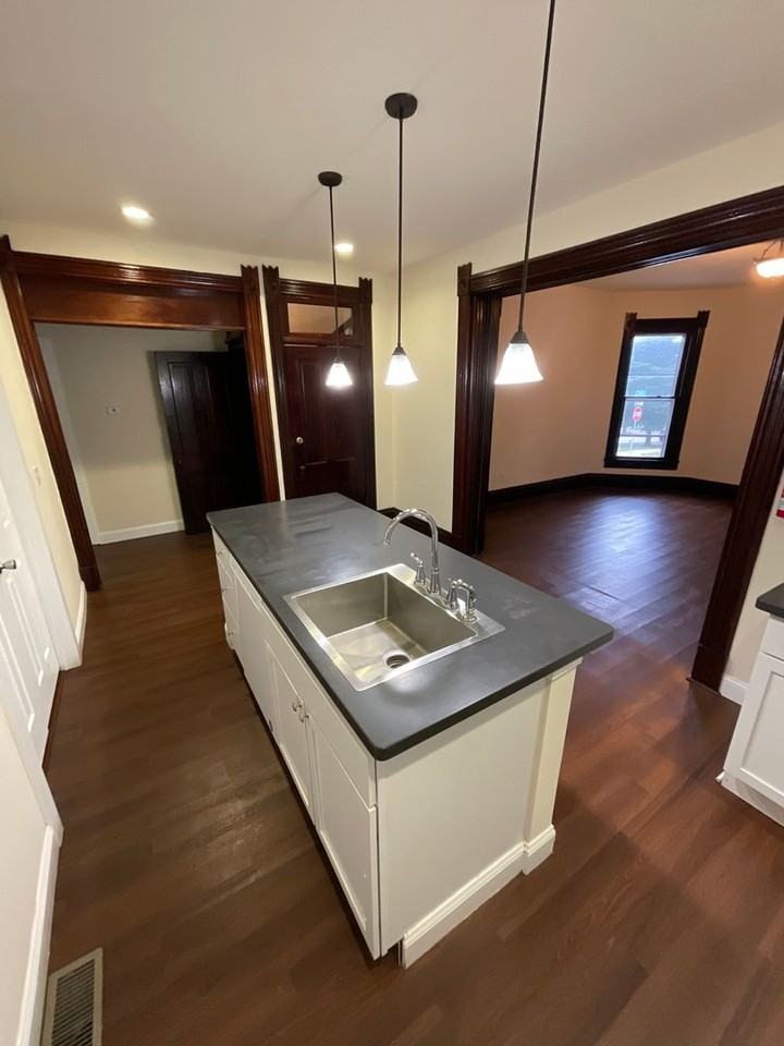 123 E 8th St - Photo 6 of 50