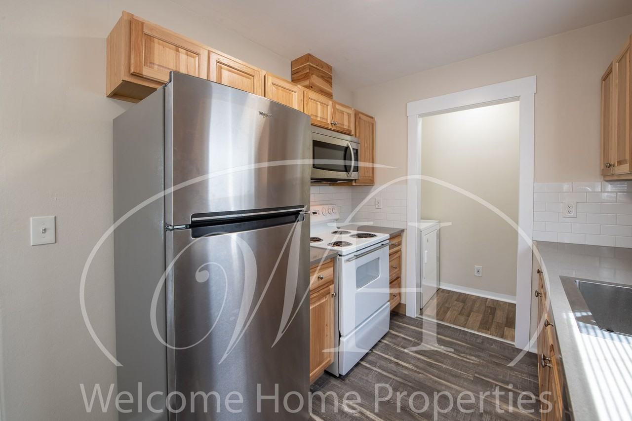 43 NE Ash Ave - Photo 4 of 36