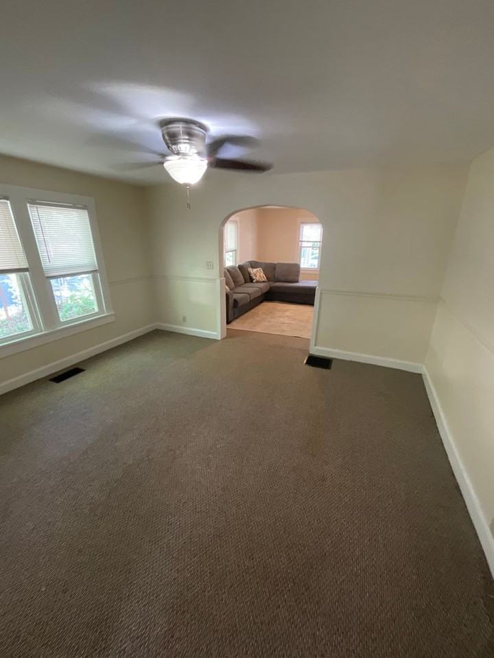 418 E 8th St - Photo 6 of 29