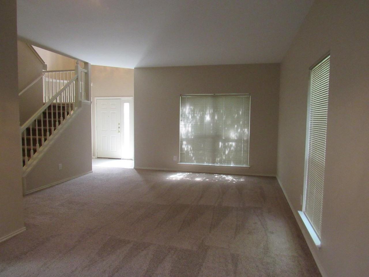 15710 Knollpine - Photo 2 of 19