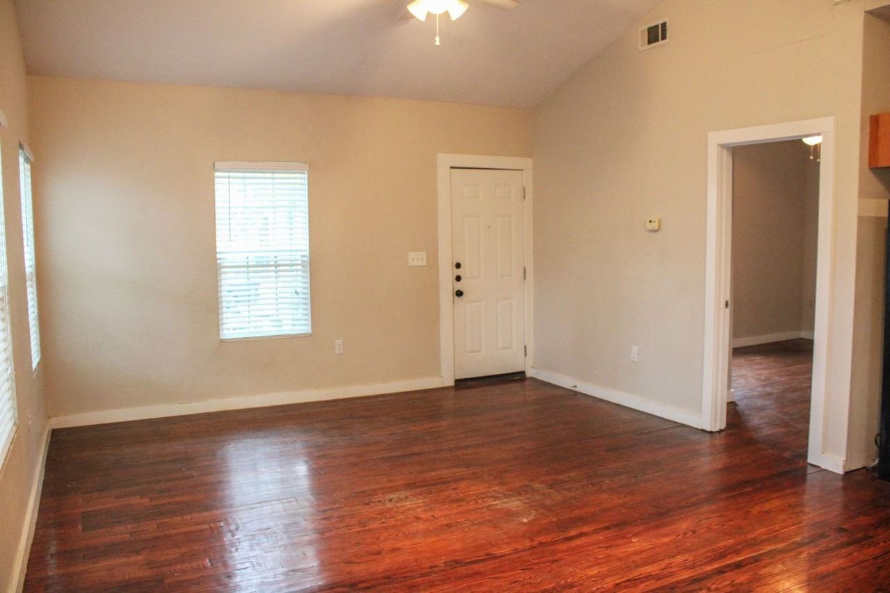 415 Kendall St - Photo 6 of 18