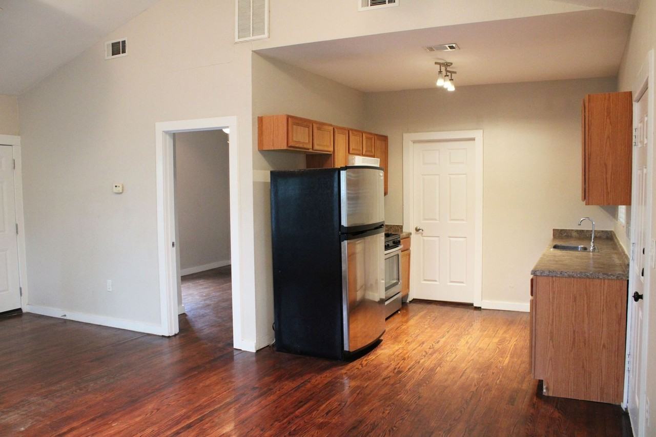 415 Kendall St - Photo 7 of 18