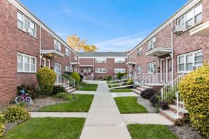 featured image of 215 2nd St