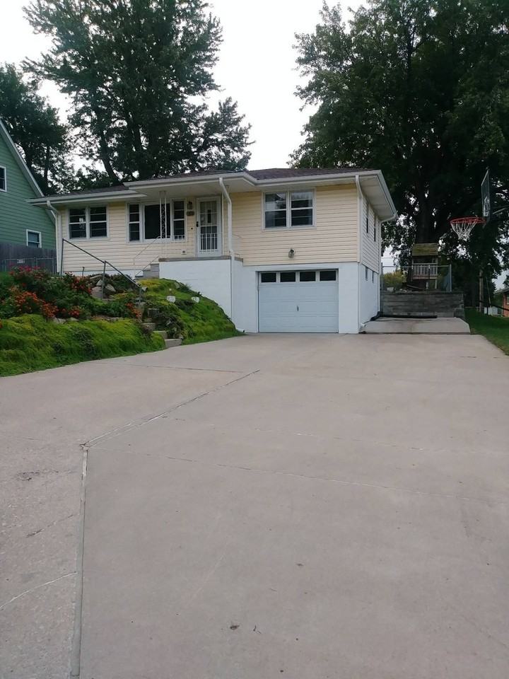 8147 Burdette St - Photo 2 of 44