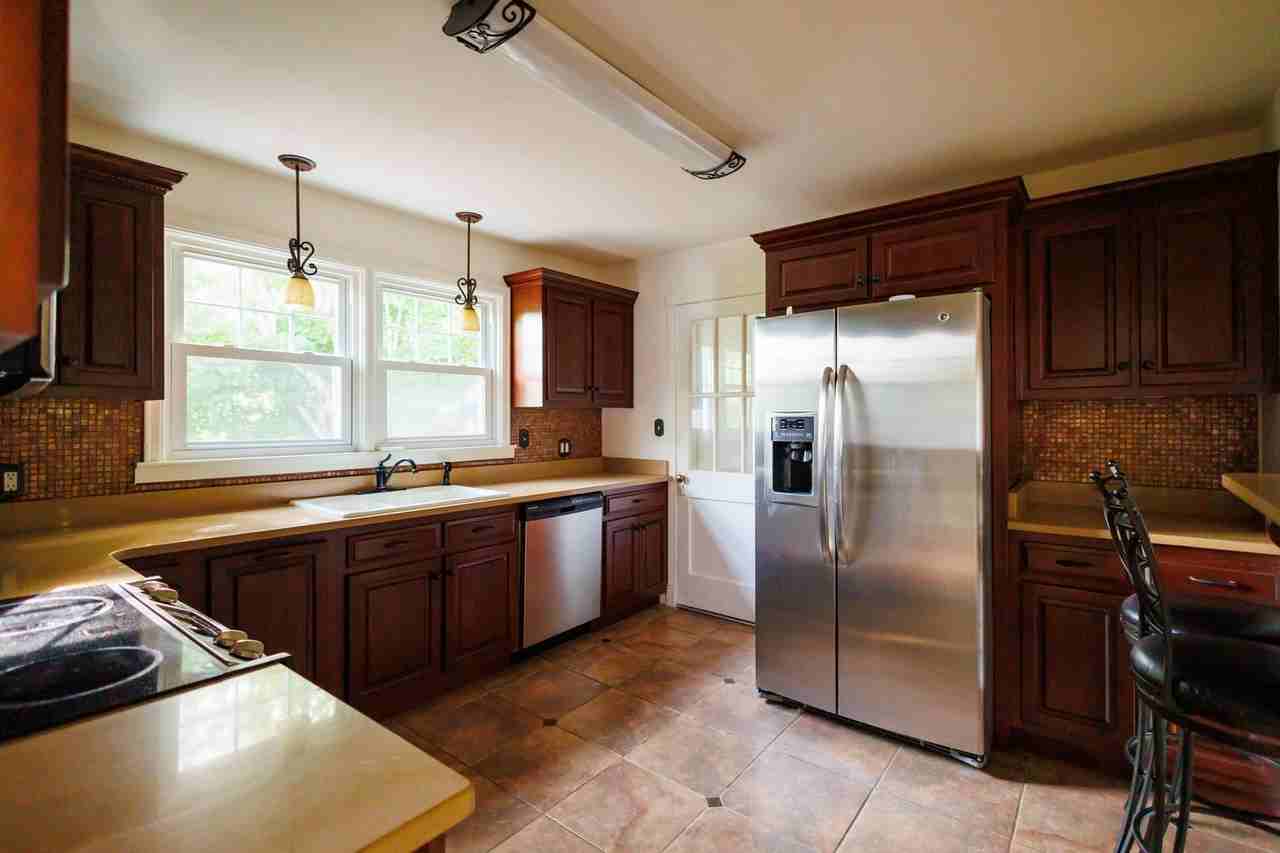 1119 Greenslake Rd - Photo 5 of 16