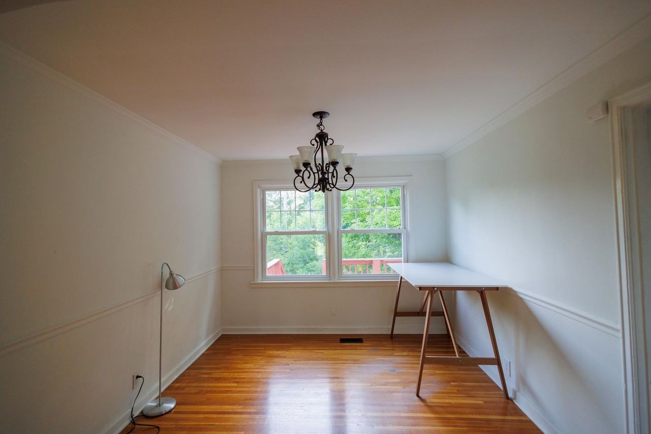 1119 Greenslake Rd - Photo 6 of 16