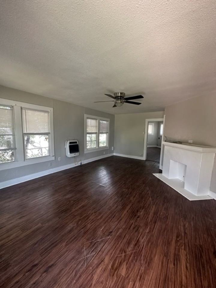 1425 Chestnut St - Photo 2 of 11