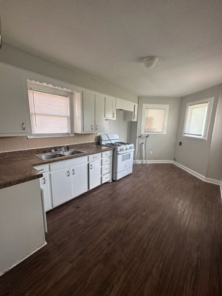 1425 Chestnut St - Photo 3 of 11