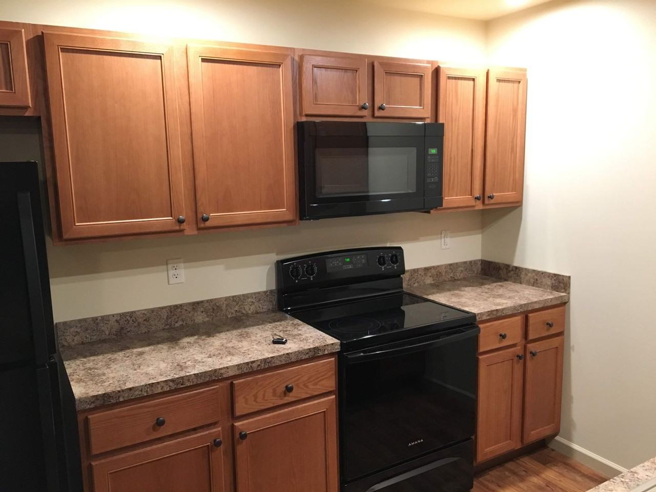 305 Lakeside Xing - Photo 5 of 29