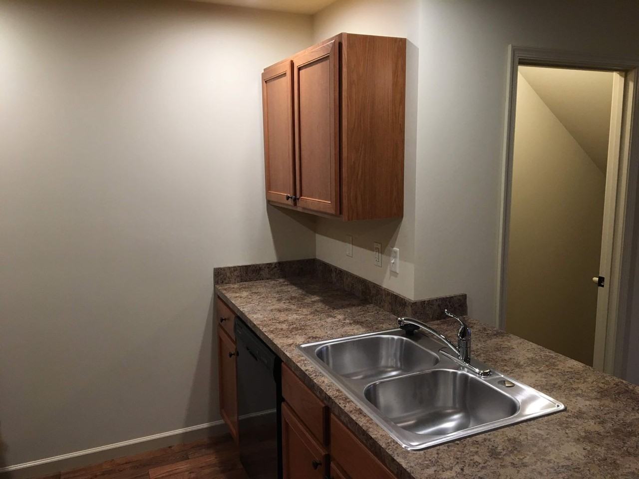 305 Lakeside Xing - Photo 7 of 29