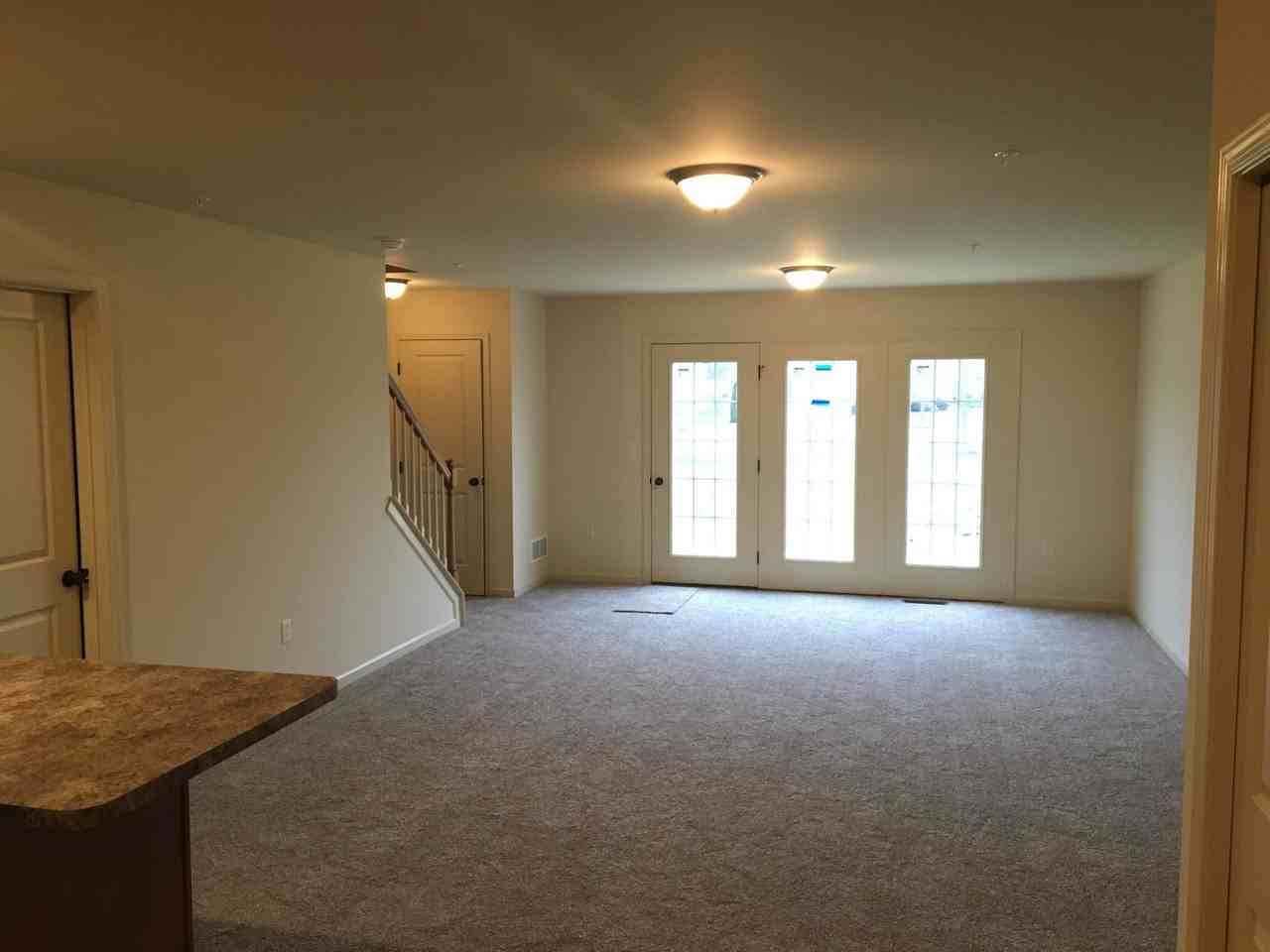 305 Lakeside Xing - Photo 7 of 29