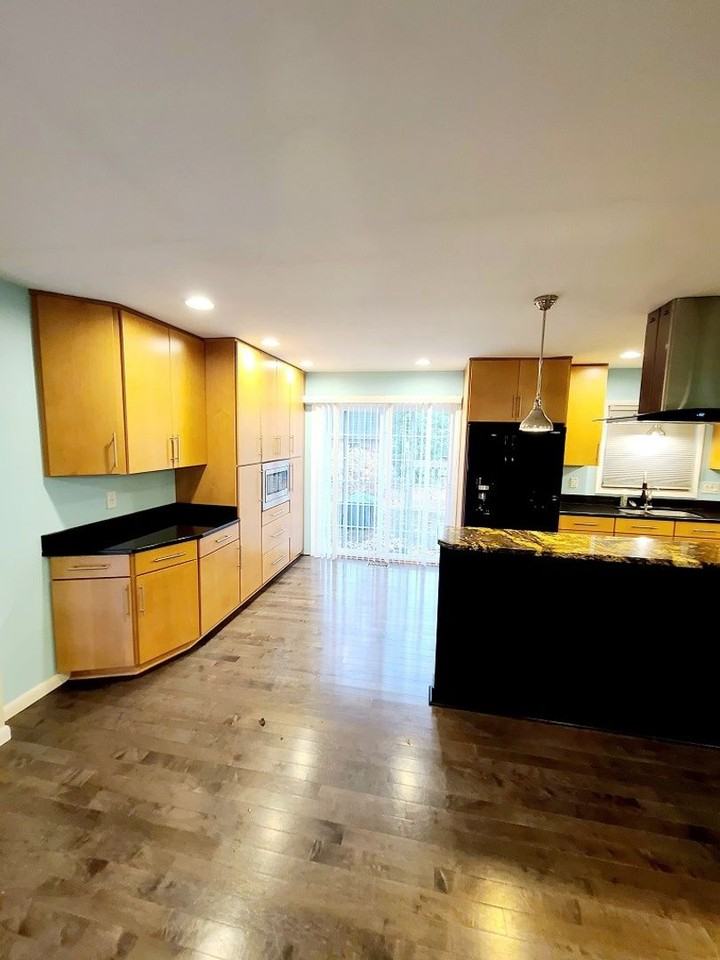 894 Arnett Dr - Photo 3 of 17