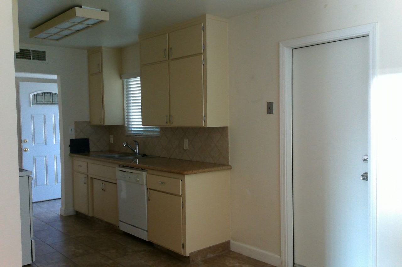 4442 N Manila Ave - Photo 4 of 12