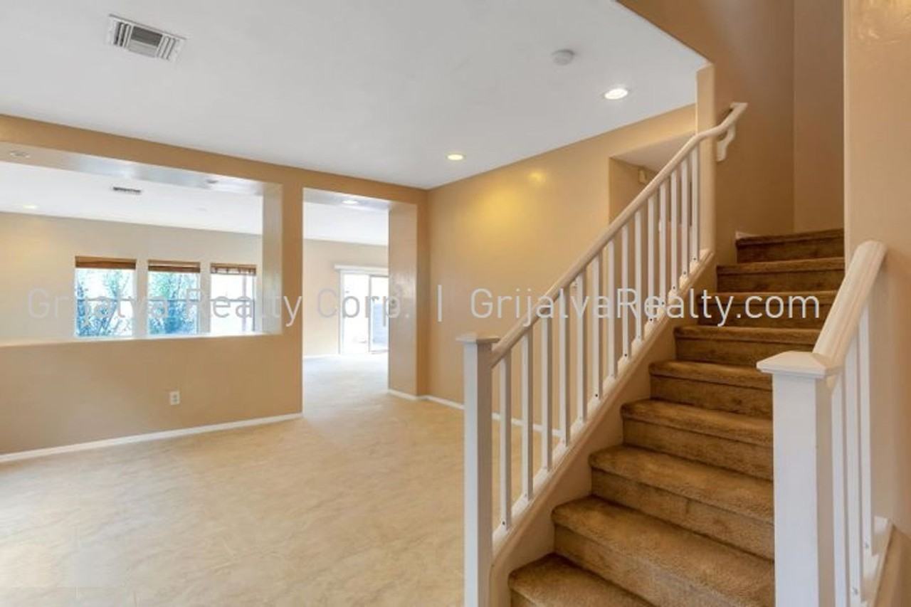 548 W Tiger Shark Rd - Photo 2 of 18